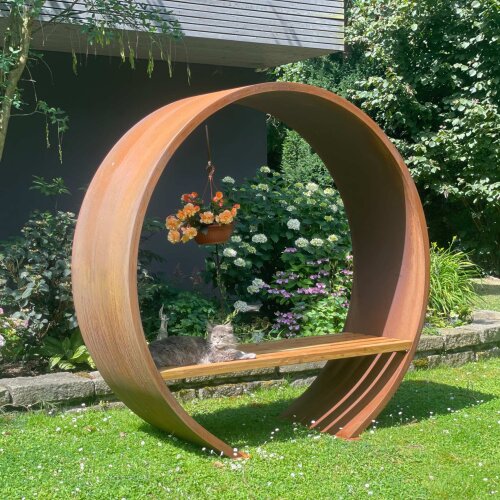 Sitzelement aus Cortenstahl